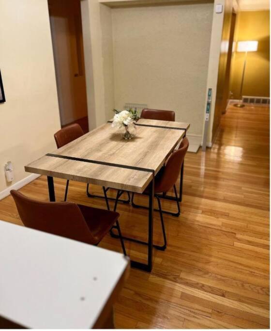 Nice Cozy Family-Sized Home In Quiet Neighborhood Oak Park Bagian luar foto