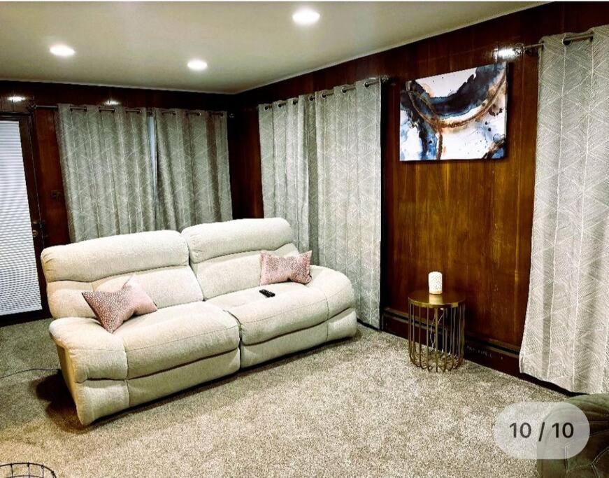 Nice Cozy Family-Sized Home In Quiet Neighborhood Oak Park Bagian luar foto