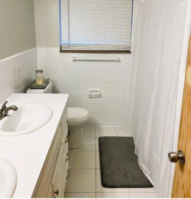 Nice Cozy Family-Sized Home In Quiet Neighborhood Oak Park Bagian luar foto
