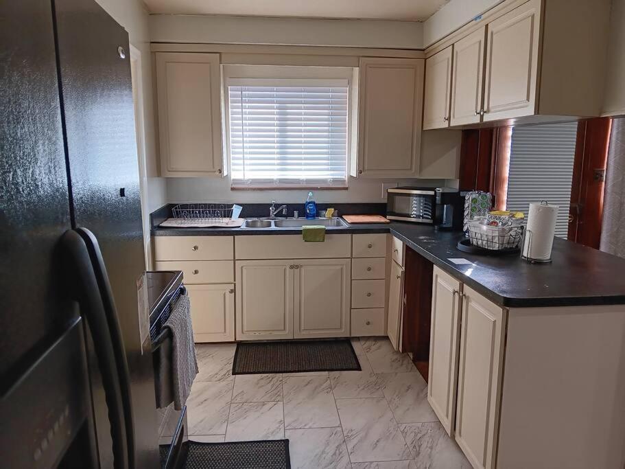 Nice Cozy Family-Sized Home In Quiet Neighborhood Oak Park Bagian luar foto