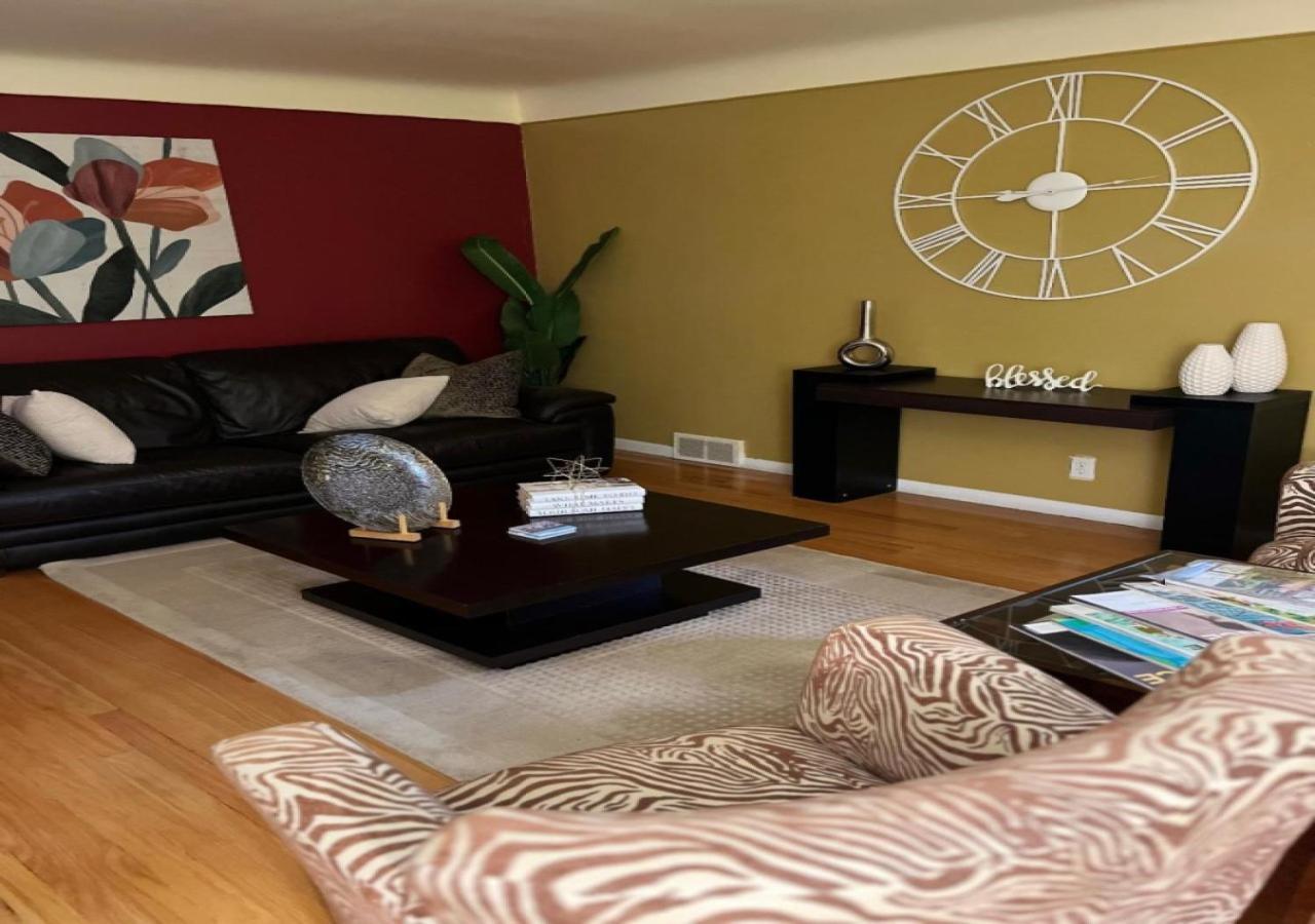 Nice Cozy Family-Sized Home In Quiet Neighborhood Oak Park Bagian luar foto